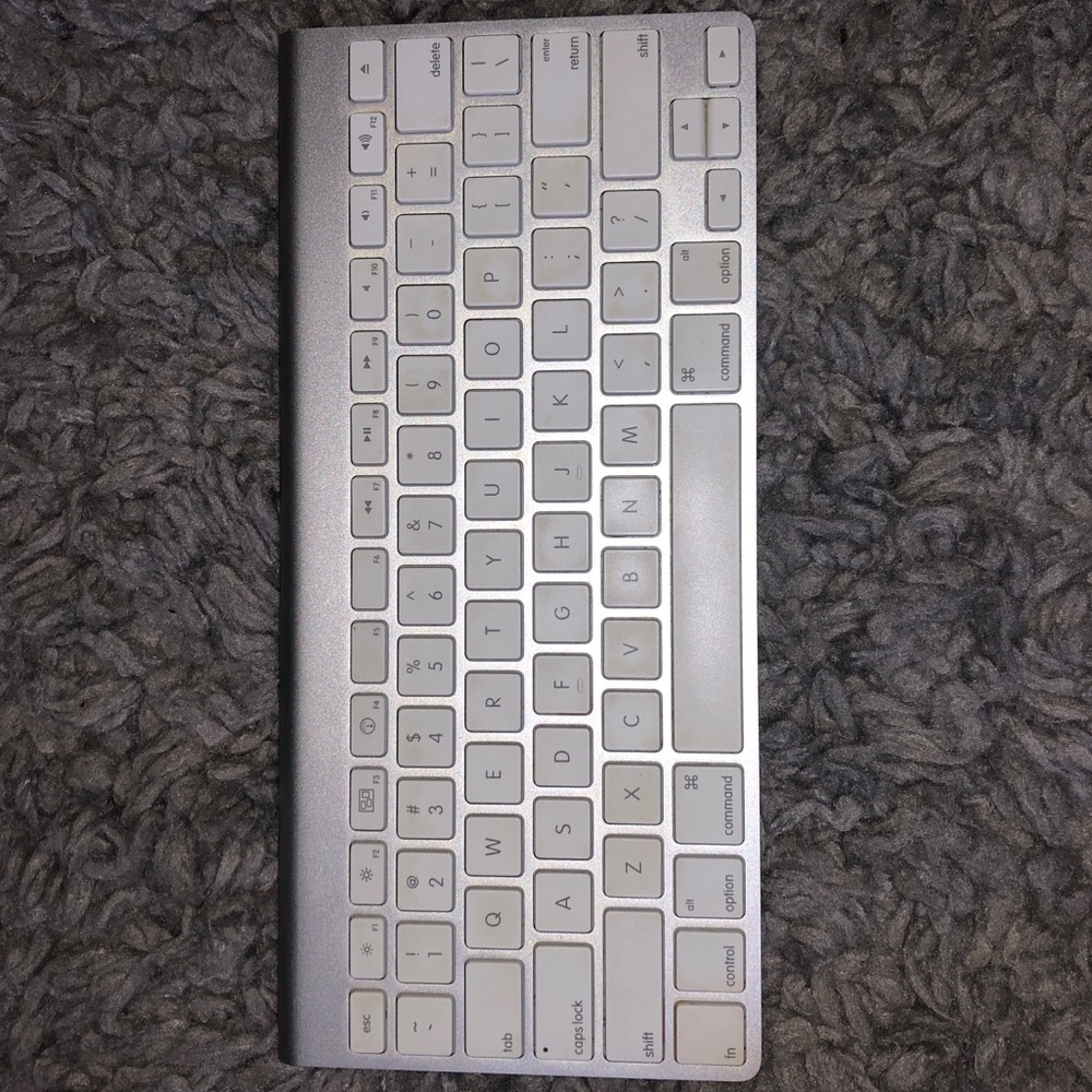 Apple Wireless Keyboard with Bluetooth